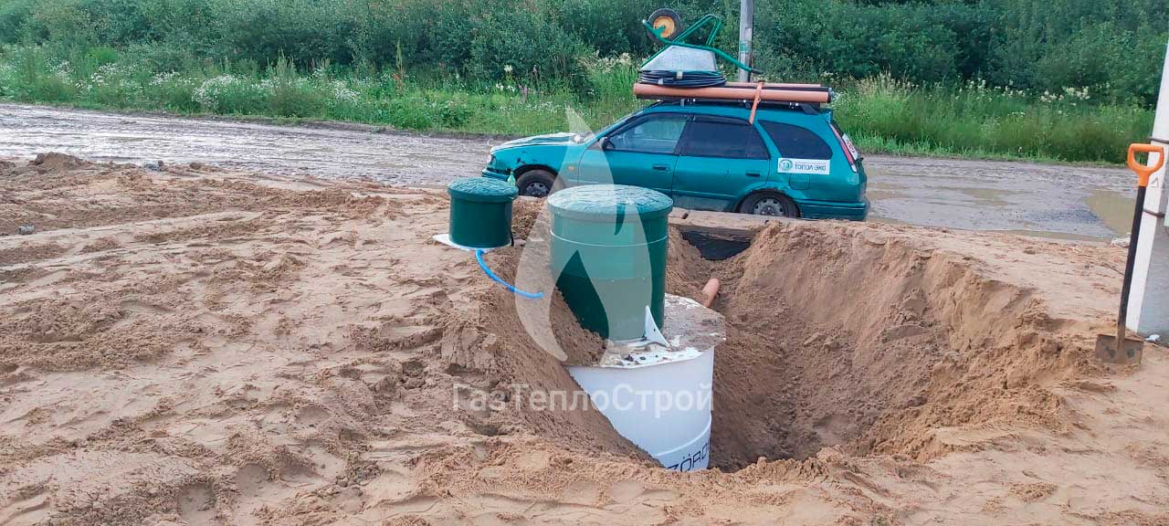 Фото вмонтированного септика